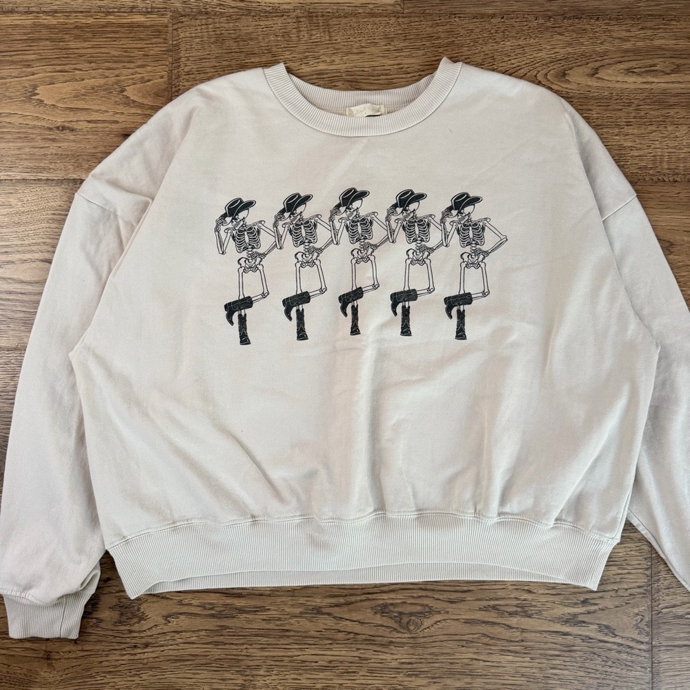 Women’s Cowboy Skeleton Cream Oversized Cropped Crewneck Large EEUC - Picture 1 of 5